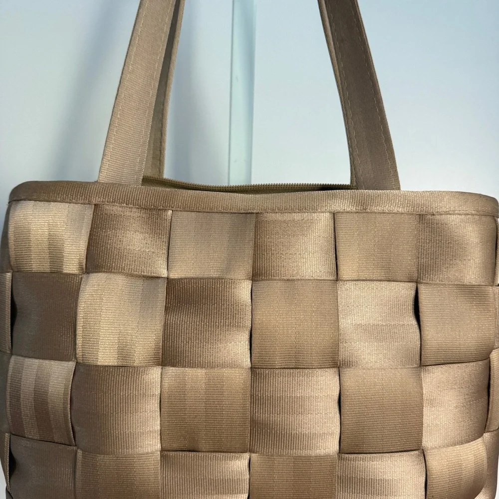 Harveys seatbelt bag